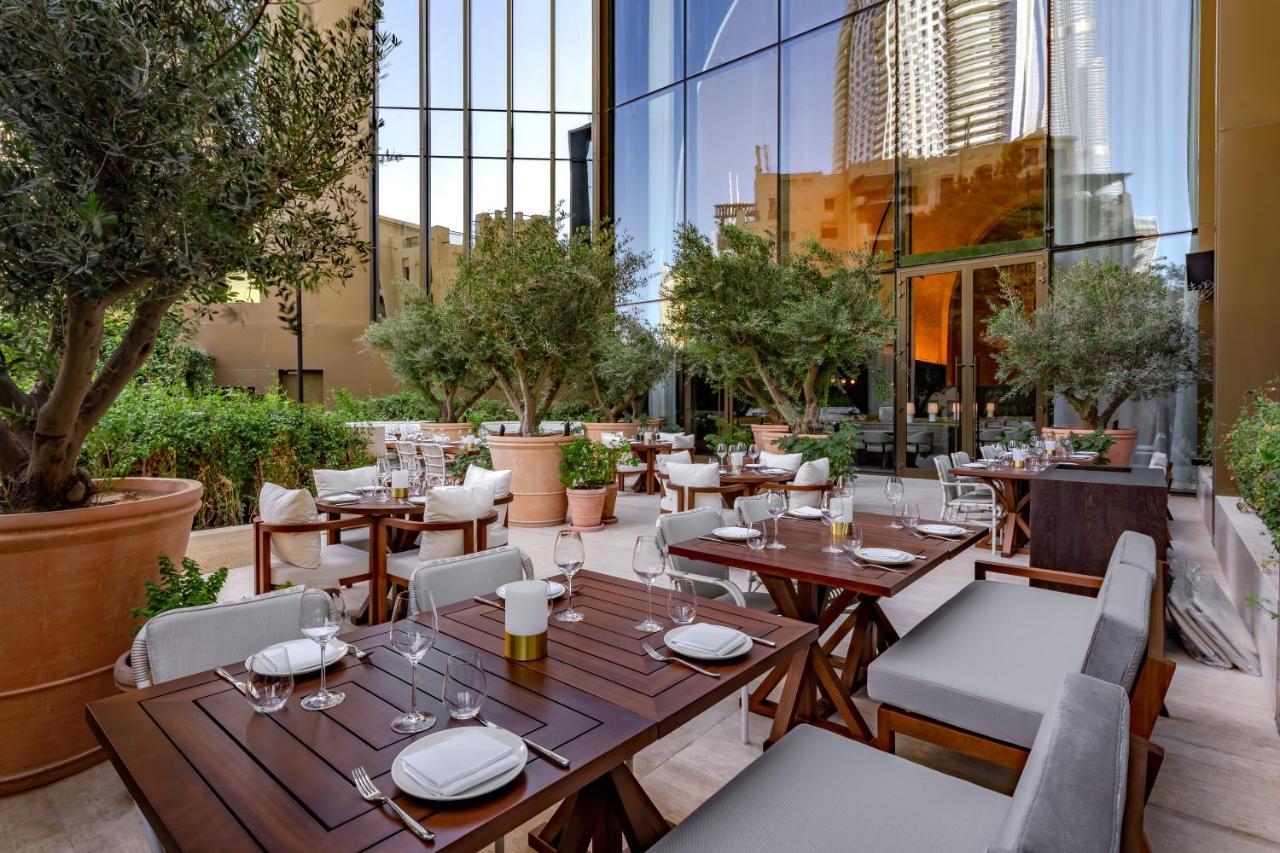 The Dubai Edition Ngoại thất bức ảnh The patio at the restaurant