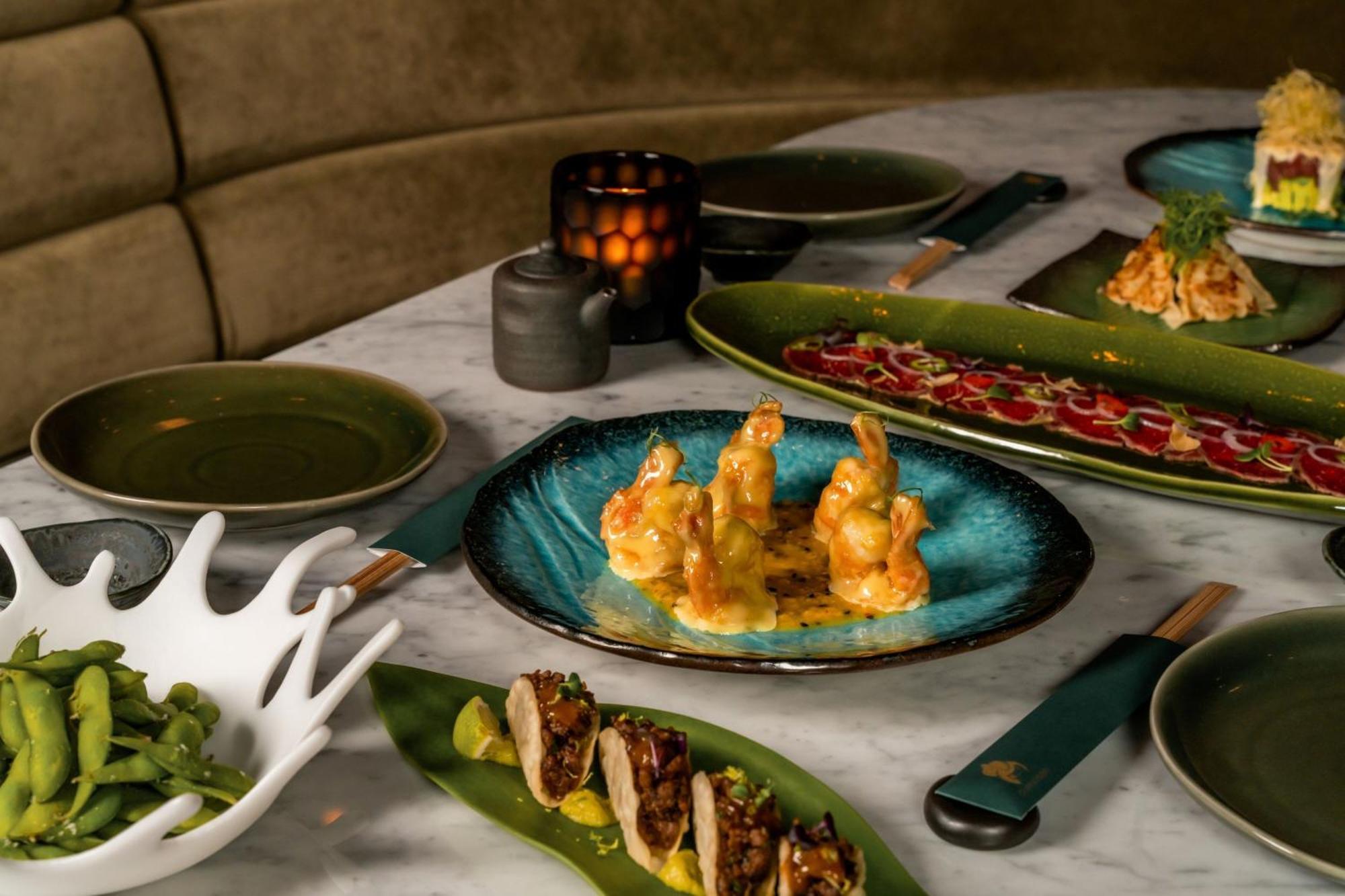 The Dubai Edition Ngoại thất bức ảnh A selection of dishes at the restaurant