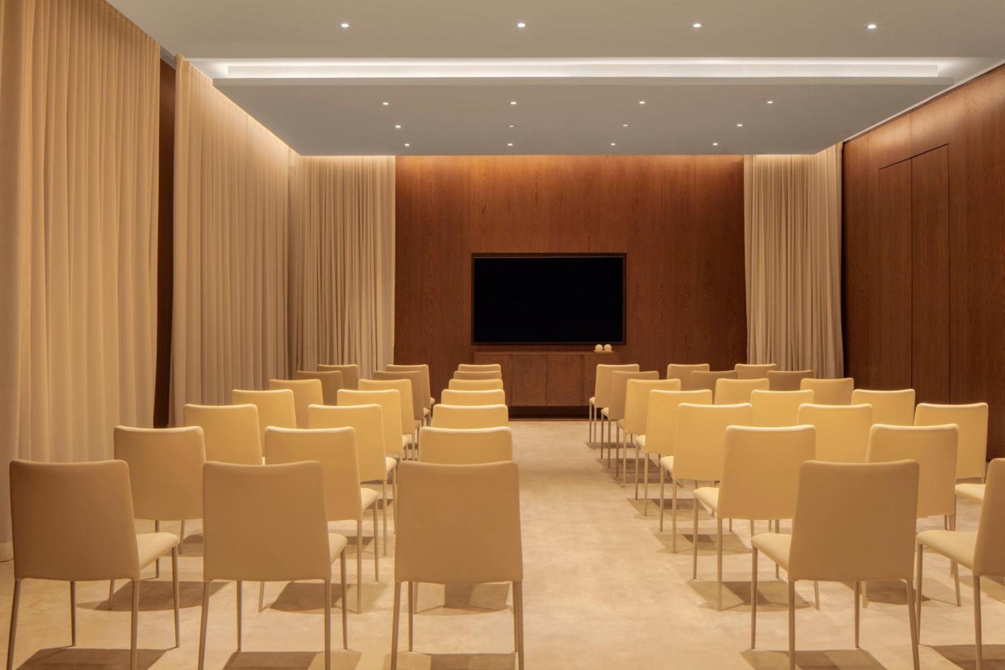 The Dubai Edition Ngoại thất bức ảnh The meeting room