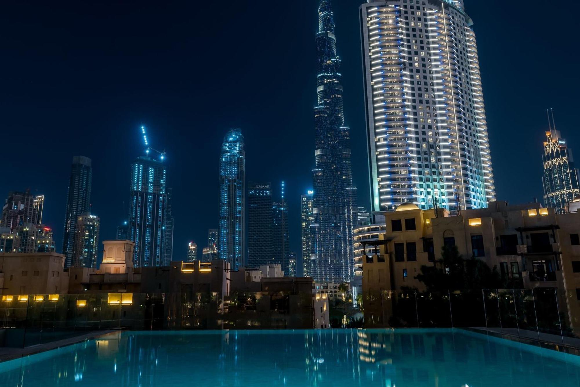 The Dubai Edition Ngoại thất bức ảnh View of the complex at night