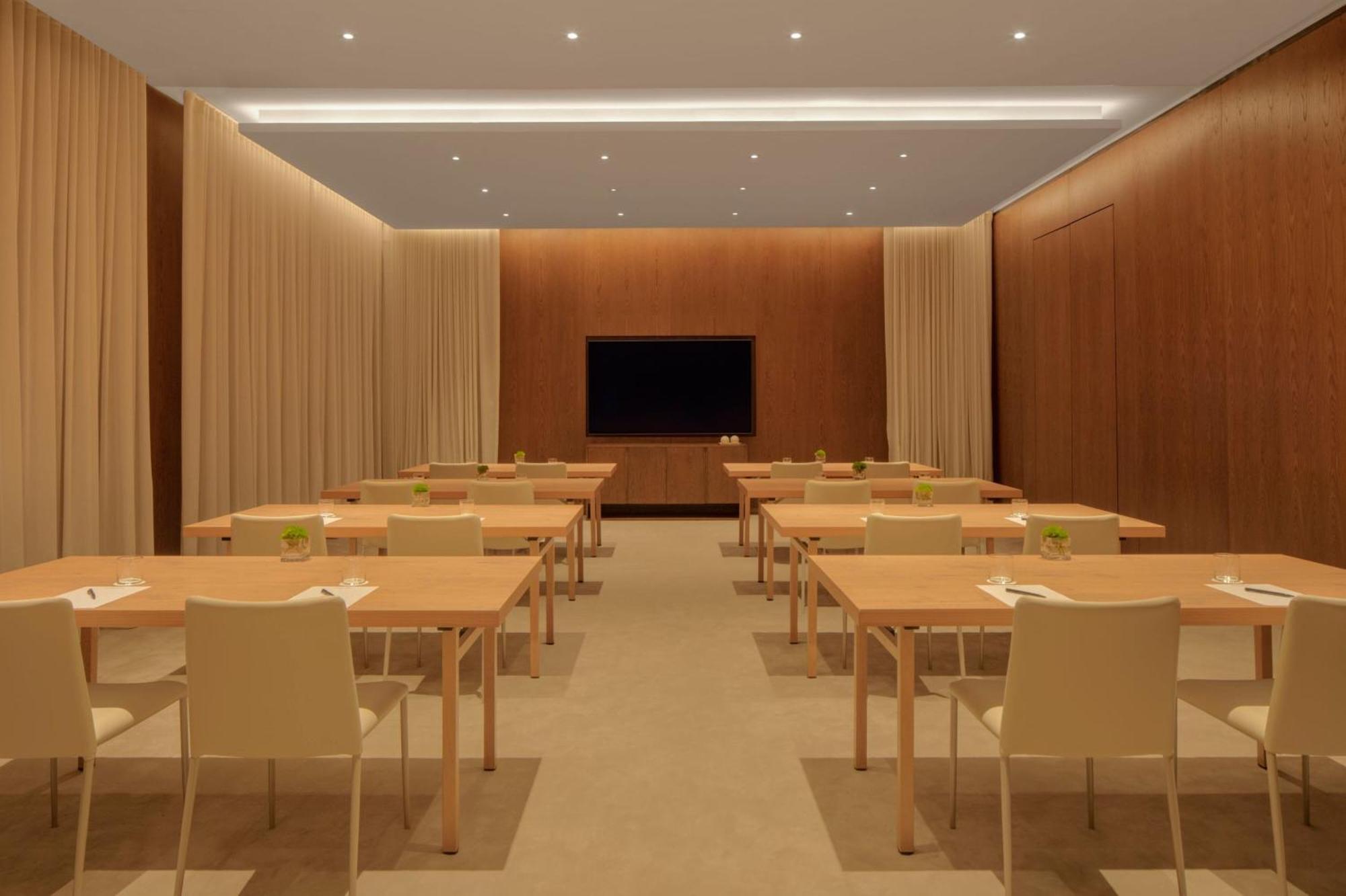 The Dubai Edition Ngoại thất bức ảnh A meeting room