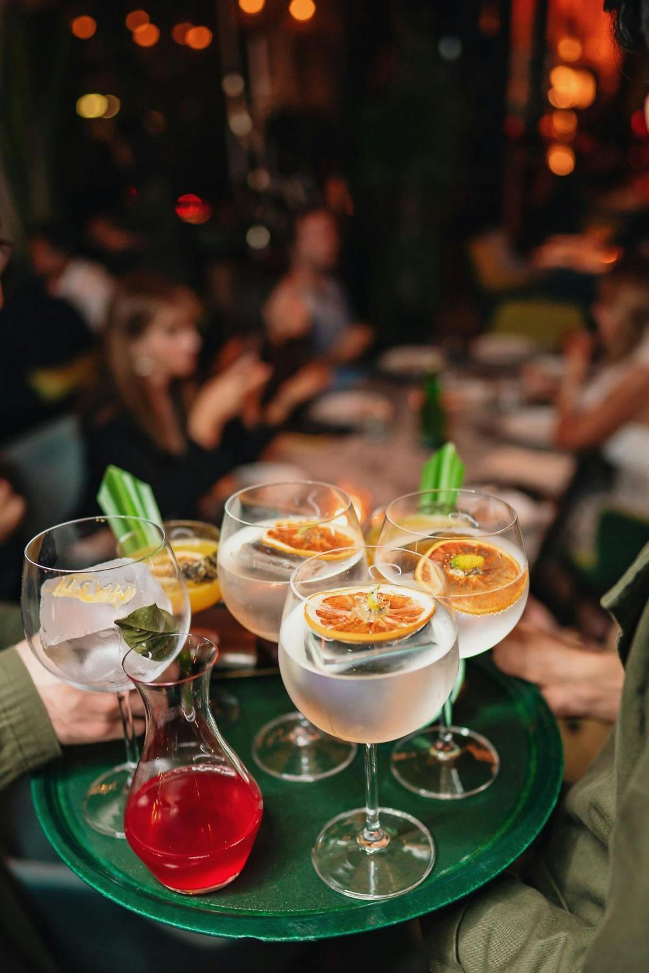 The Dubai Edition Ngoại thất bức ảnh Gin and tonic